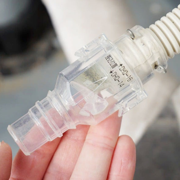 防虫キャップ取付け