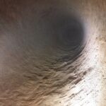 汚れがたまったダクト内部