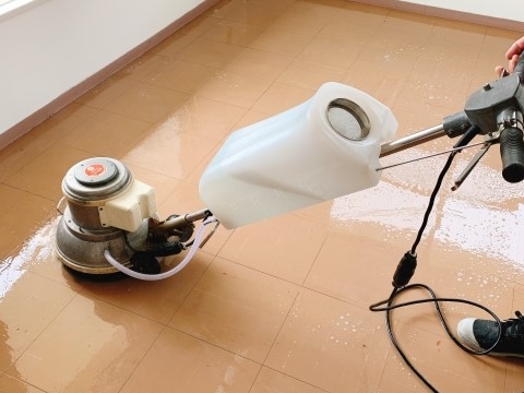 床清掃・ポリッシャー清掃｜店舗・法人向けサービス –【アール