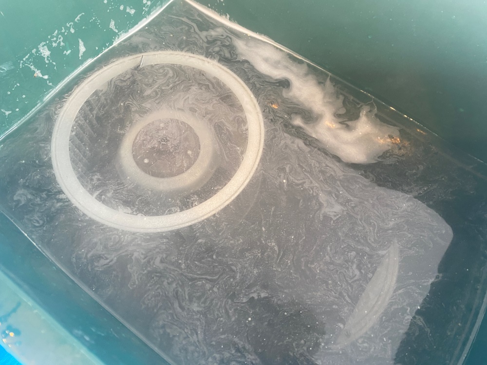 浸け置きしているシロッコファン