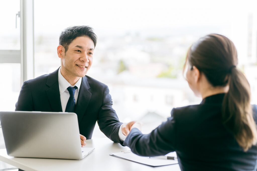 社内で商談