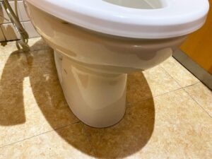 トイレの便器下