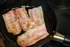 IHコンロで料理